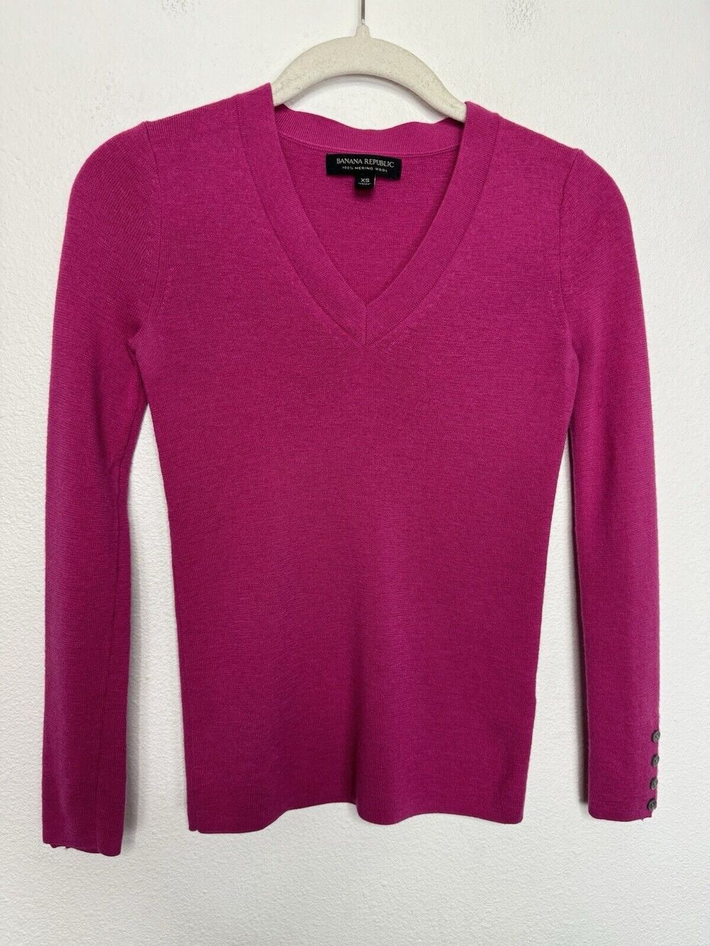 Banana Republic XS Extra Fine Merino Wool Sweater Pink Rib V-neck Button Sleeve